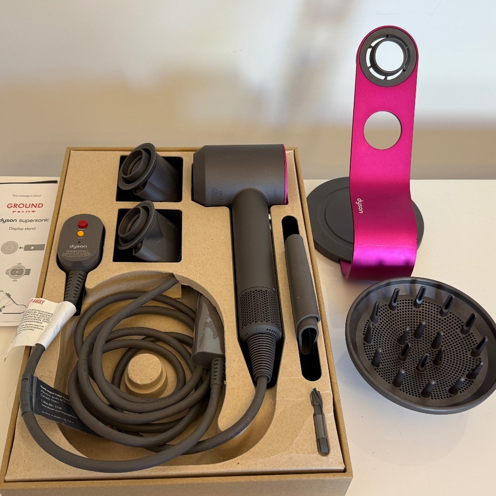 Dyson Supersonic Hair Dryer Fuchsia w/ 3 Attachments + Stand-Excellent Condition